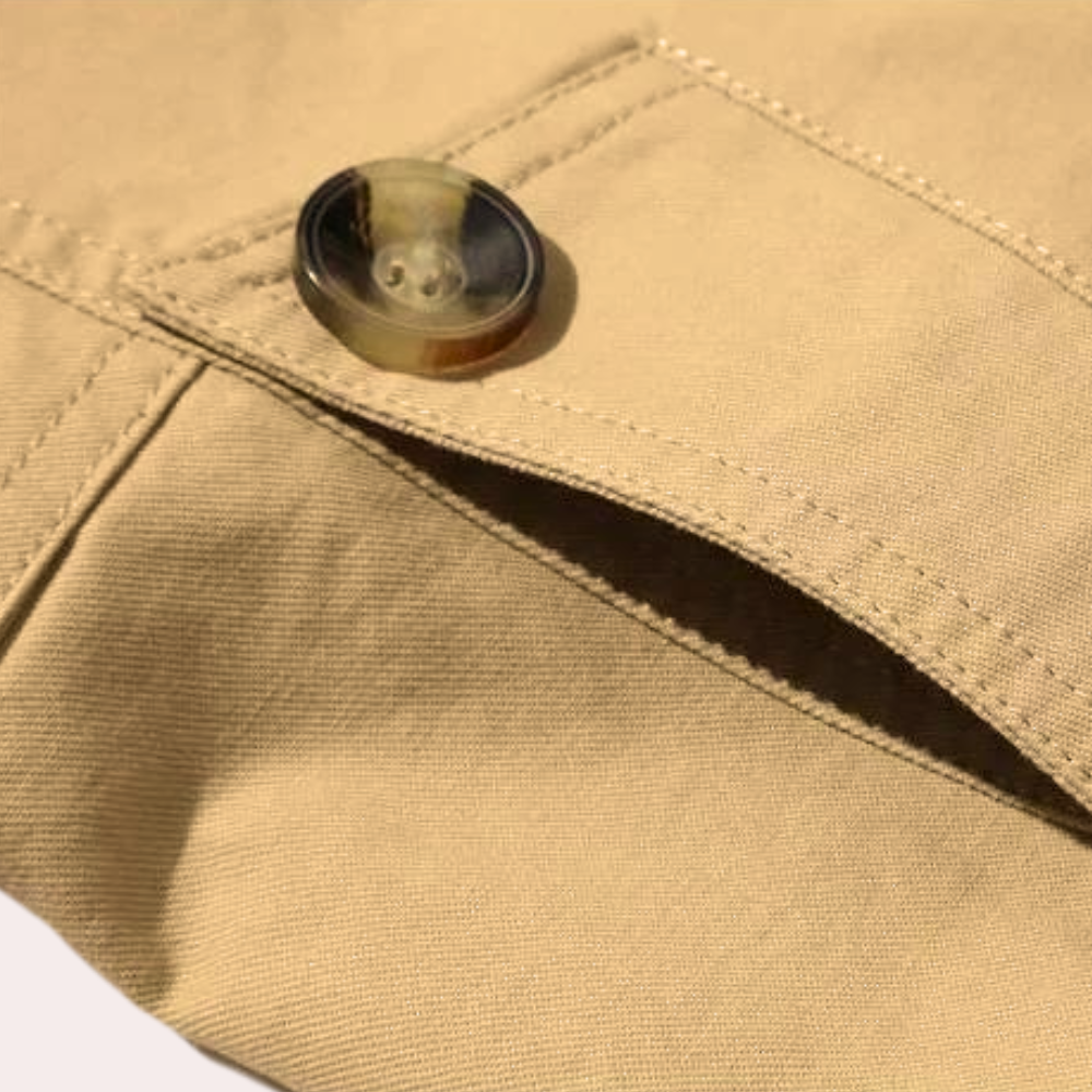Trenchcoat s elegantním designem a kvalitním materiálem pro muže