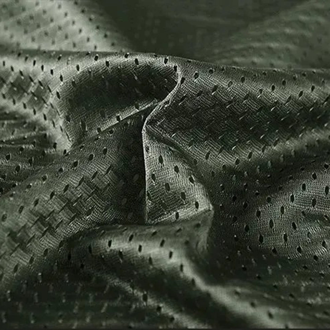 Vesta s více kapsami a prodyšným designem pro aktivní